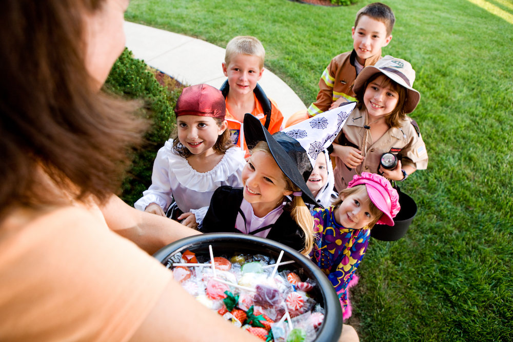 Preschoolers and TrickorTreating Highland Glen/Pearland