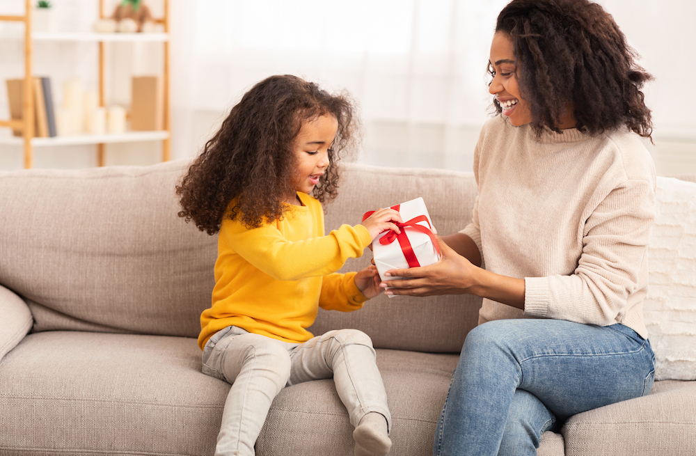 kids giving gifts